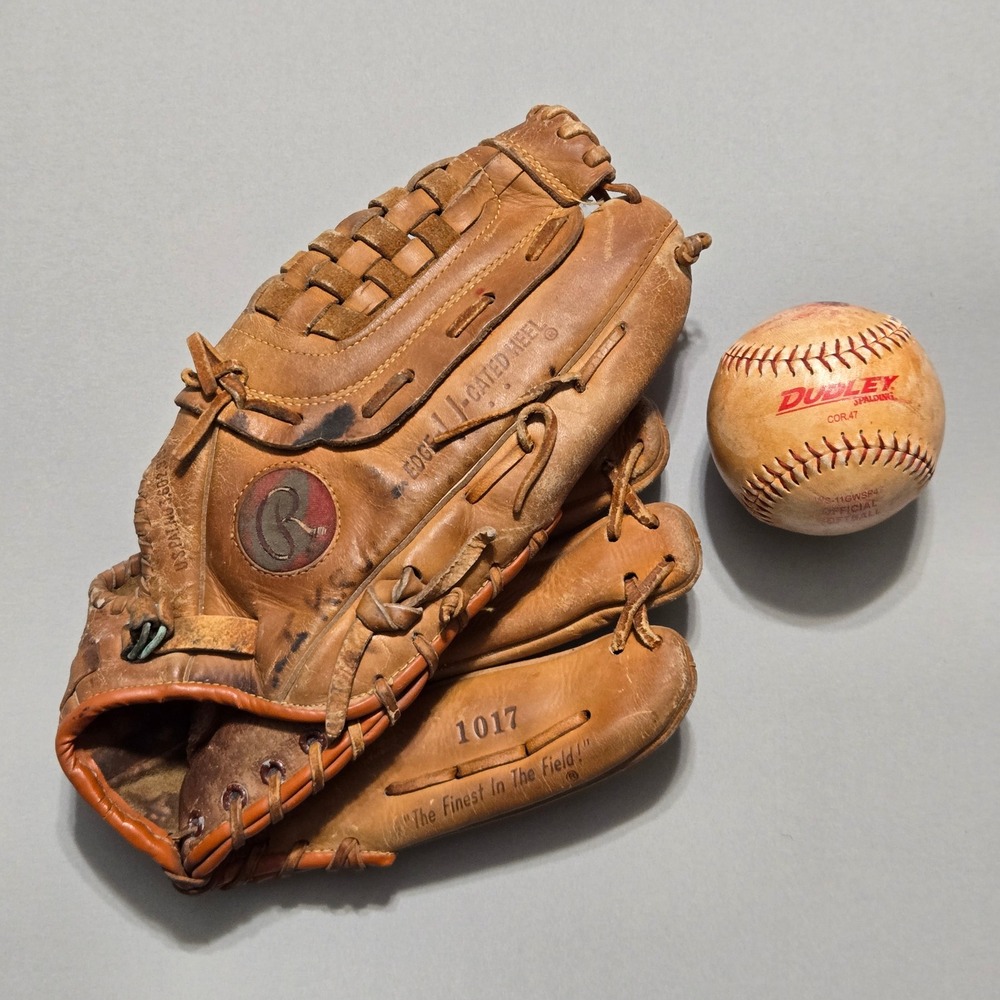 Vintage Rawlings Fast Back 1017 Model Robin Yount Baseball RHT Glove & Ball